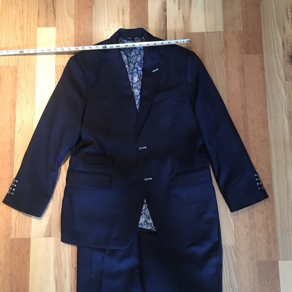 Itailor suit navy size 38S NWOT